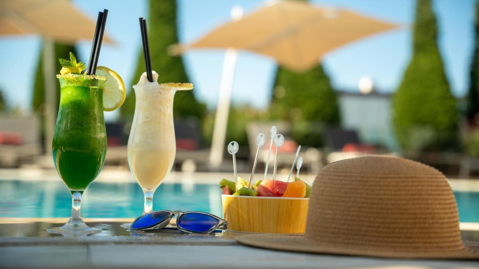 עמאן The Abdali Boulevard Hotel מראה חיצוני תמונה Poolside at the hotel