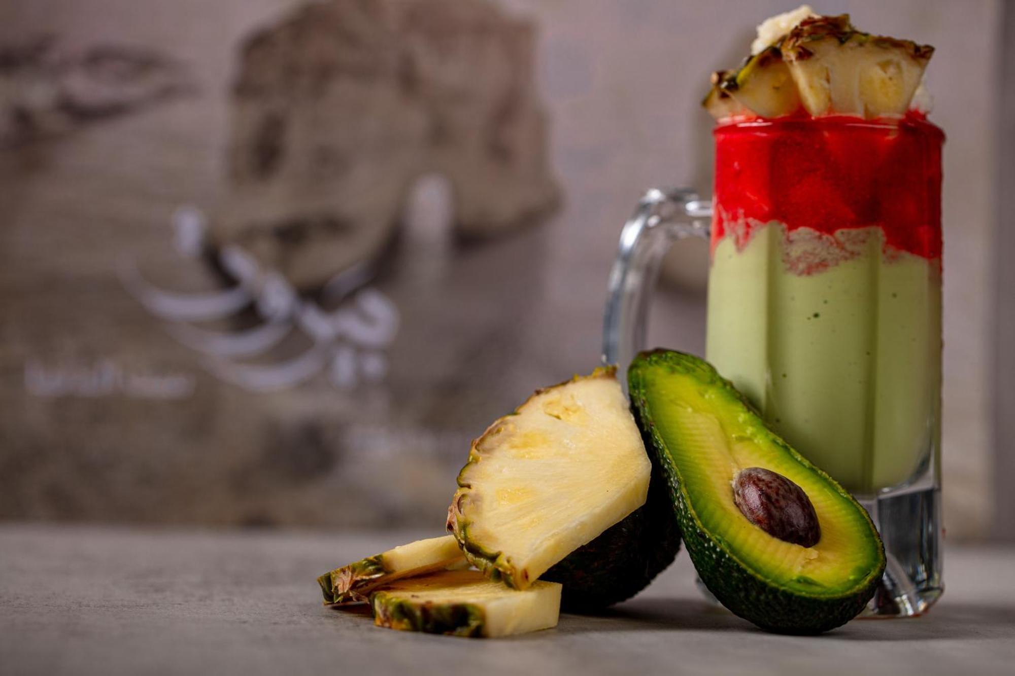 עמאן The Abdali Boulevard Hotel מראה חיצוני תמונה Avocado and pineapple smoothie