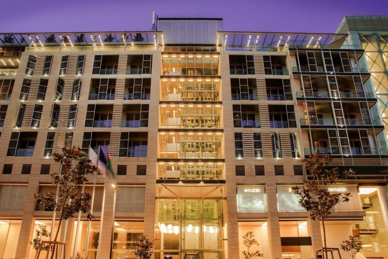 עמאן The Abdali Boulevard Hotel מראה חיצוני תמונה The hotel at night